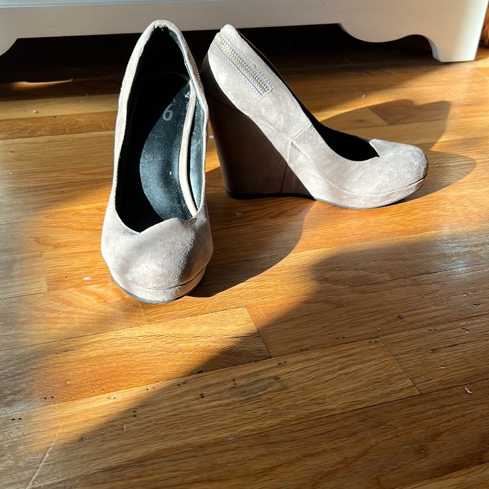 Beige wedge heel in good used condition.